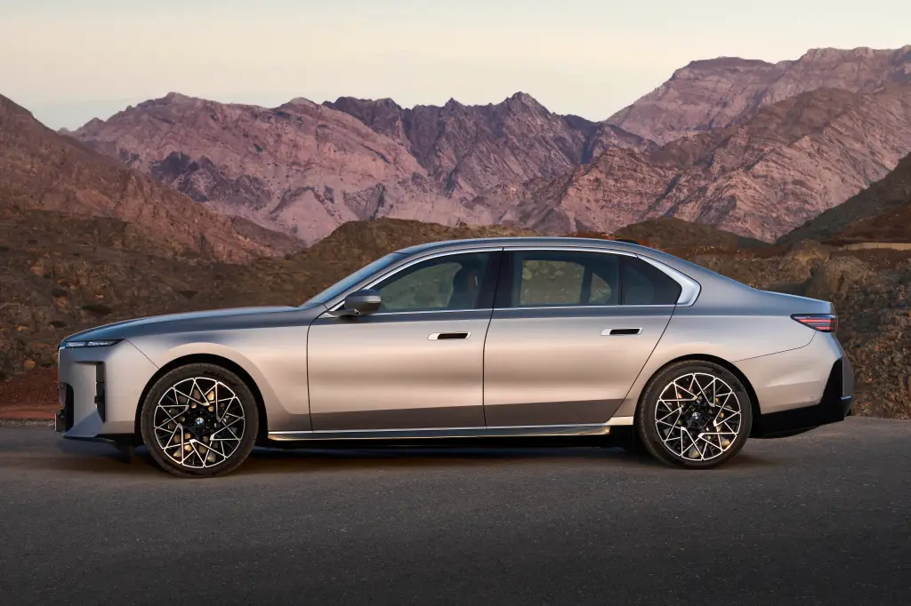 BMW Série 7 2027 com nova linguagem visual da Neue Klasse